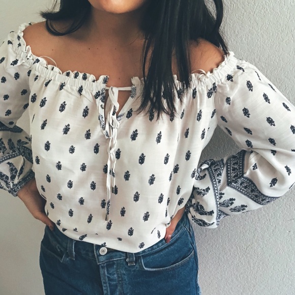 🔻SALE Last (M) • Kara Off Shoulder Top - Picture 3 of 8